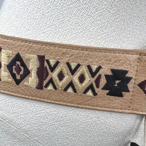 Womens Belt Embroidered Leather Elastic Waist Belt Tan S/M NWT southwestern